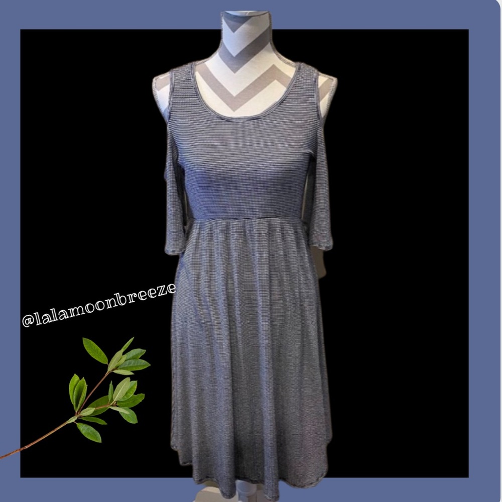 ✅Gorgeous Blue & White Striped Dress - Picture 9 of 9